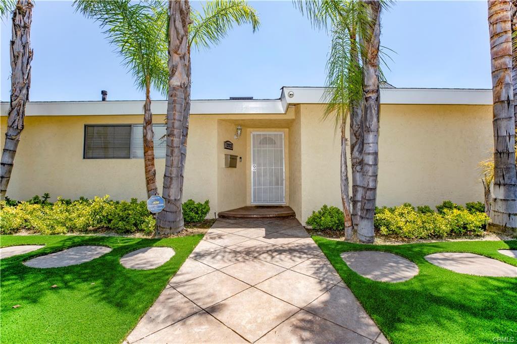 Foto principal - 12922 Strathern St