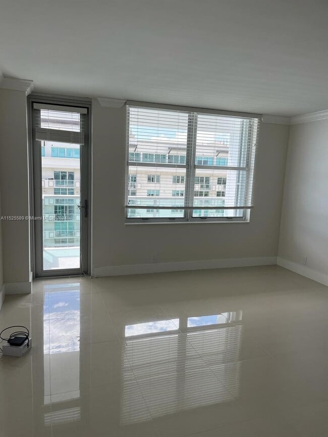 Building Photo - 9511 Collins Ave