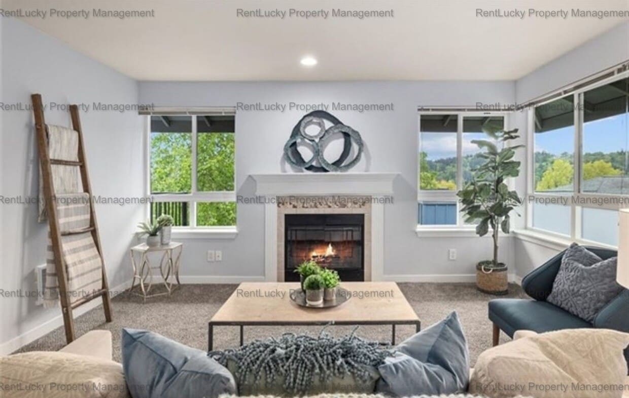 Primary Photo - Spacious Cambria Hills Condo – Vaulted Cei...