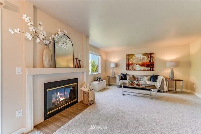 Foto del edificio - Bellevue - Spacious 2 Bedroom / 2 Bath Cor...