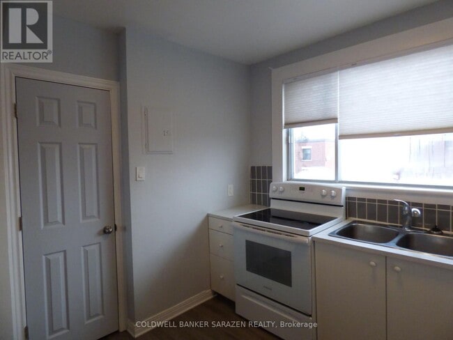 Building Photo - 683 Irene Crescent