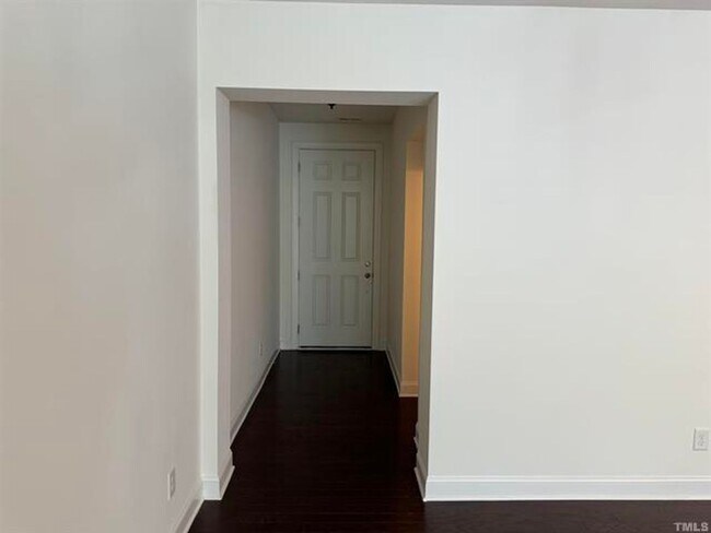 Building Photo - 302 Alamosa Pl