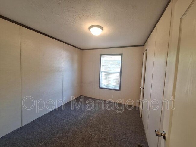 Foto del edificio - 301 Mantle Ave