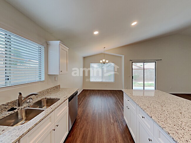 Building Photo - 3033 W Quail Ave