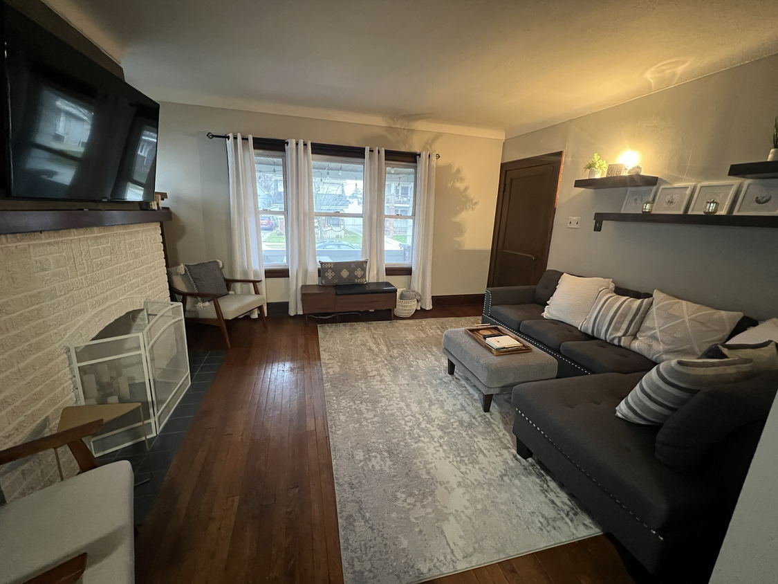 Living room, view from dining room - 2031 Richland Ave