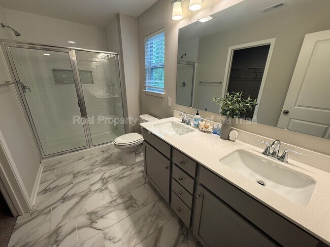 Foto del edificio - 2457 Dukes Hollow Ct