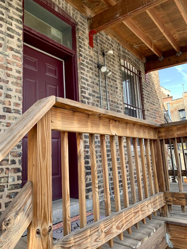 Sunny South facing Deck - 1453 W Taylor St