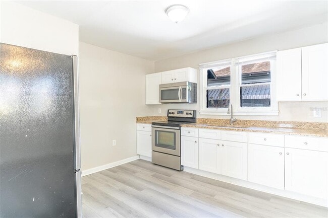 Building Photo - 106 Ave D SW