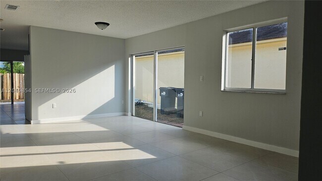 Foto del edificio - 16125 SW 137th Ct