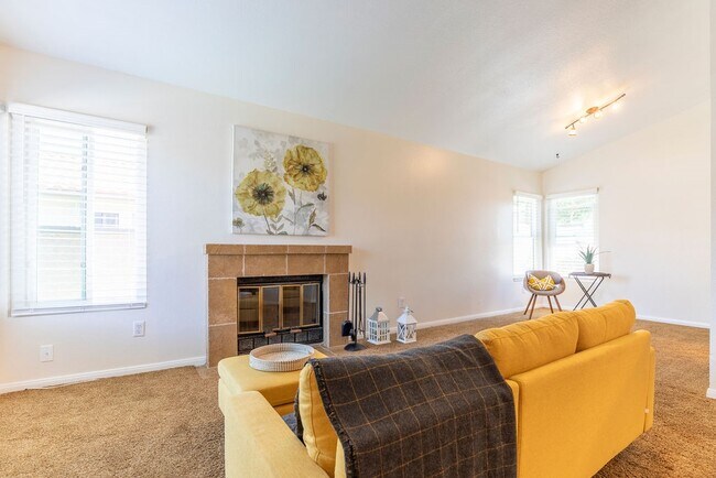 Building Photo - 2125 Madreselva Way