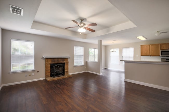 Building Photo - 1806 Oakmont Ln