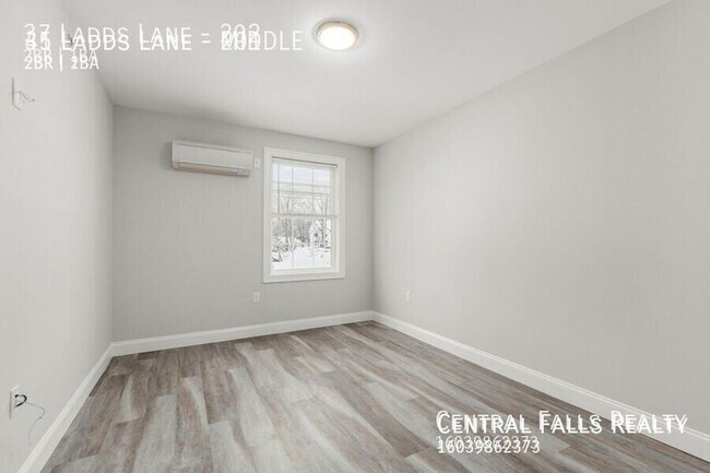 Foto del edificio - 37 Ladds Ln