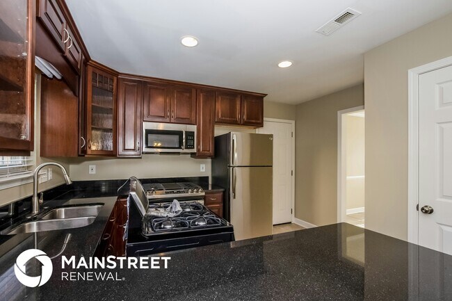 Foto del edificio - 6209 Forest Pond Dr