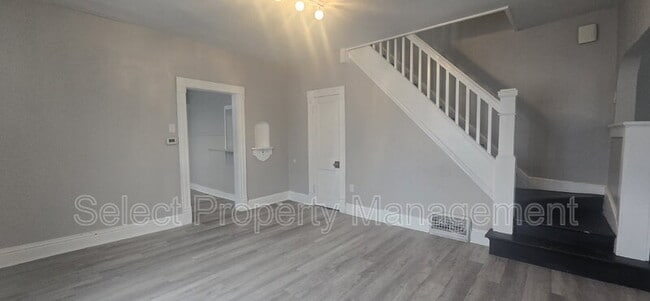 Building Photo - 1112 Lake Ave