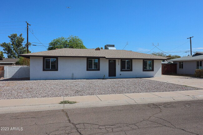 Building Photo - 2068 E Orange St.