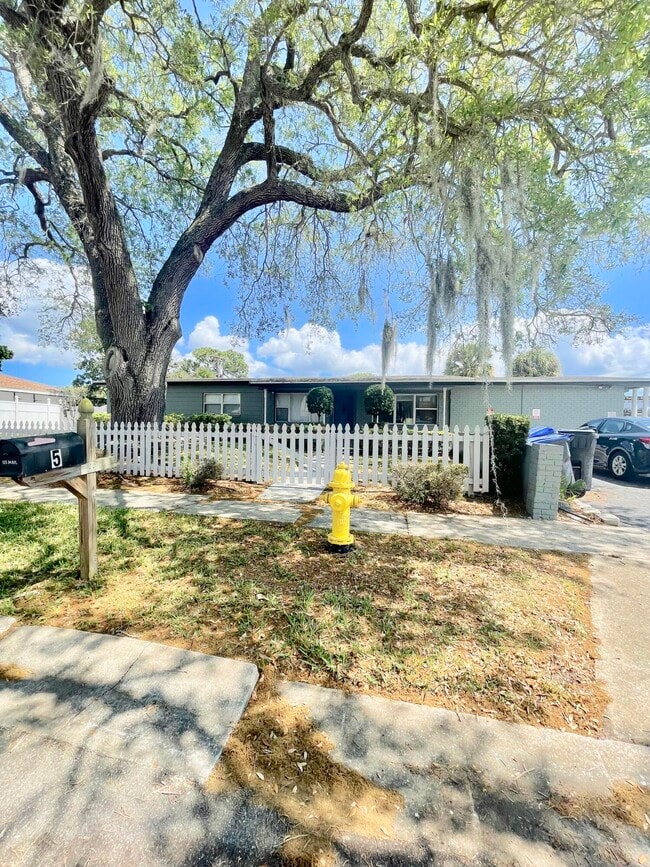 Building Photo - 5 N Deleon Ave