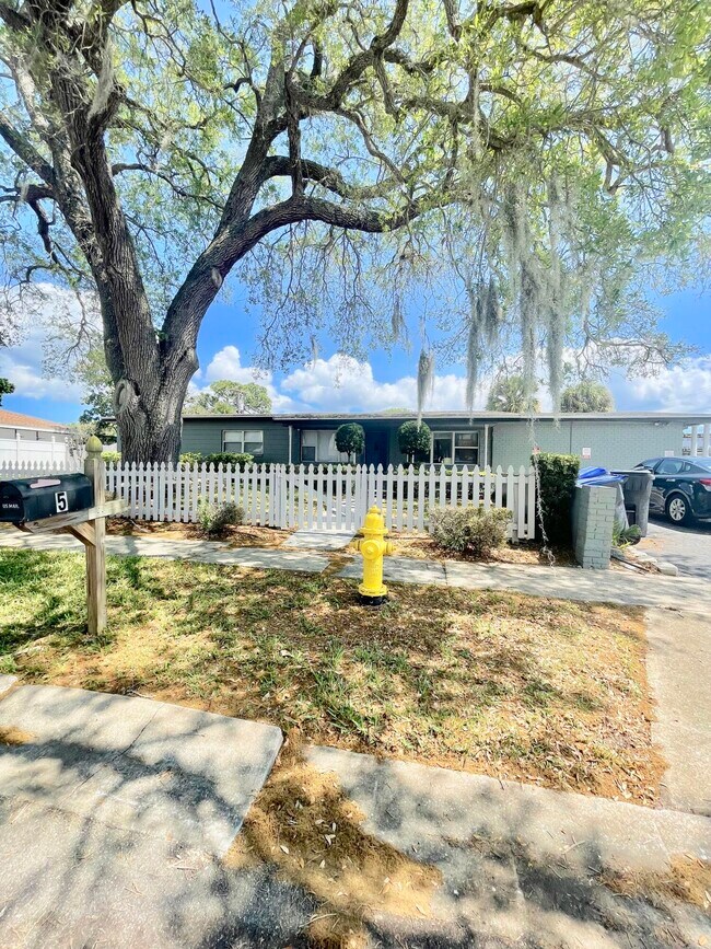 Foto del edificio - 5 N Deleon Ave