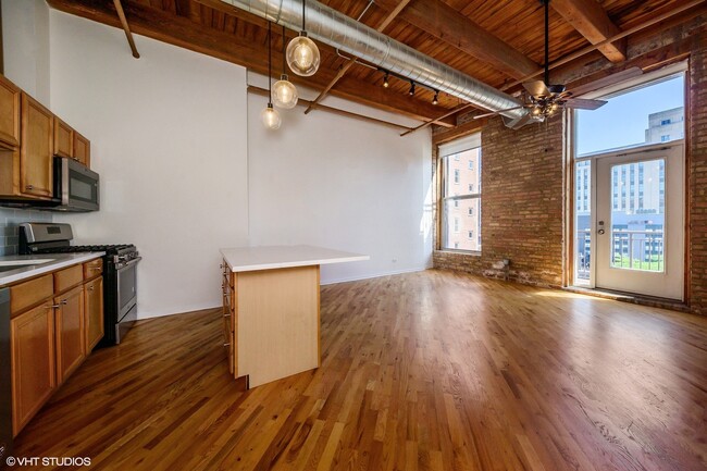 Building Photo - 550 W Harrison St