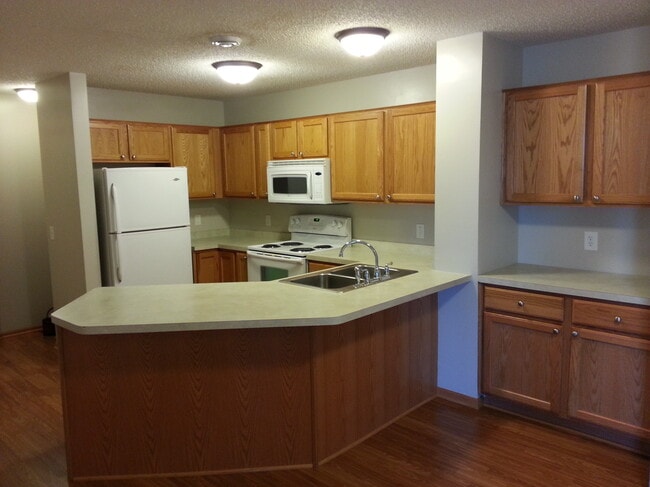 Building Photo - 2613 Yellowstone Dr