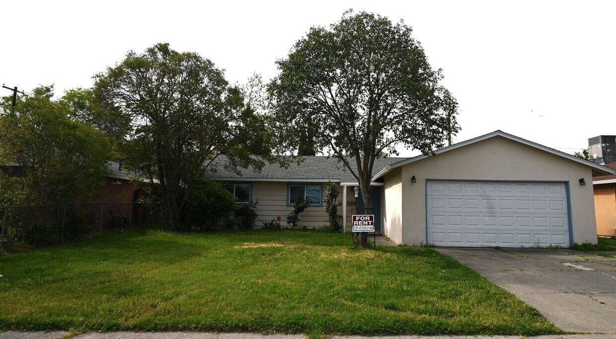 Primary Photo - Beautiful home located in Sacramento!