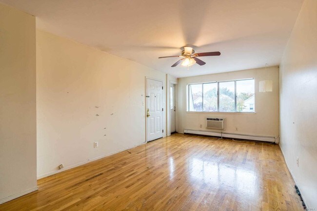 Building Photo - 84-116-116 Austin St