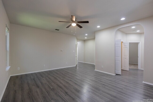 Foto del edificio - 6106 Briscoe Leaf