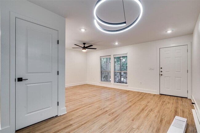 Foto del edificio - 704 W 21st St