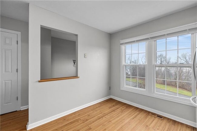 Building Photo - 491 Cherryhill Dr