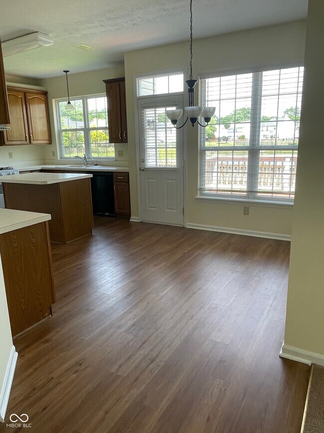 Foto del edificio - 5806 Tanager Ln