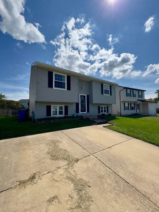 Building Photo - 703 Cedar Crest Ct
