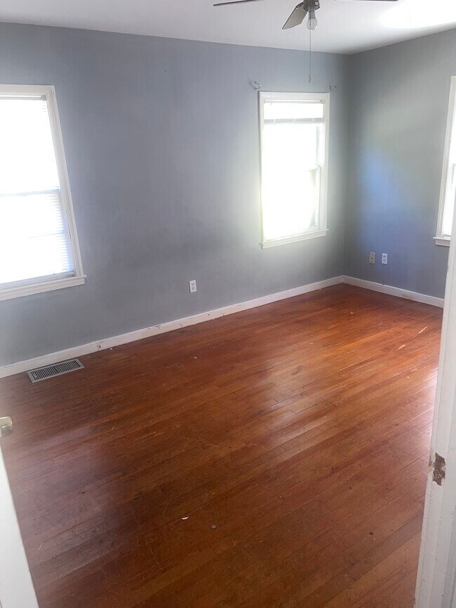 Building Photo - 4667 Churchill Dr