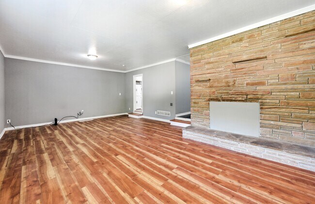 Building Photo - 3102 W Peek Rd NW