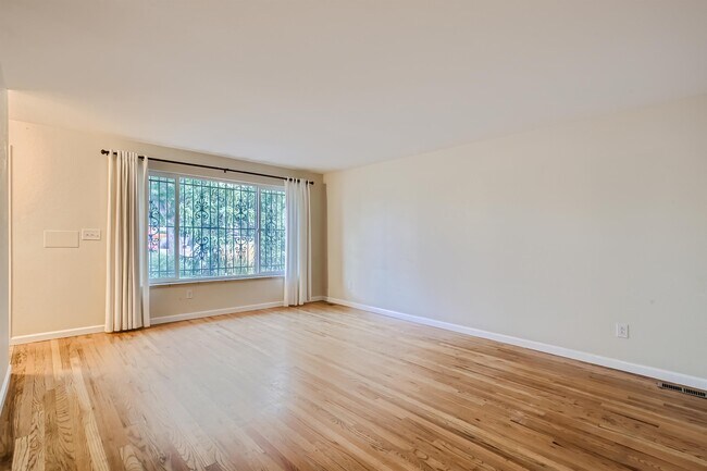 Foto del edificio - 3183 Vaughn St