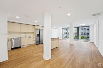 Building Photo - 1500 Bay Rd