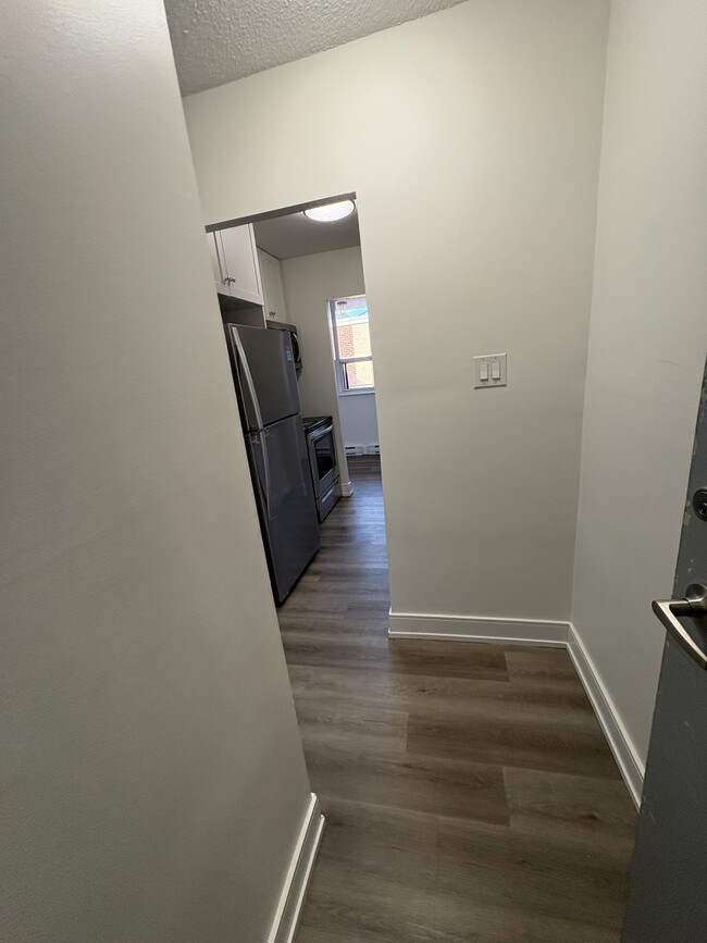 Building Photo - 1 bedroom 1 bathroom unit available in bolton