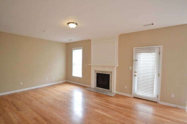 Building Photo - 6059 Foxcroft Ct