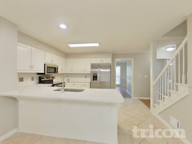 Foto del edificio - 100 Hillcrest Point