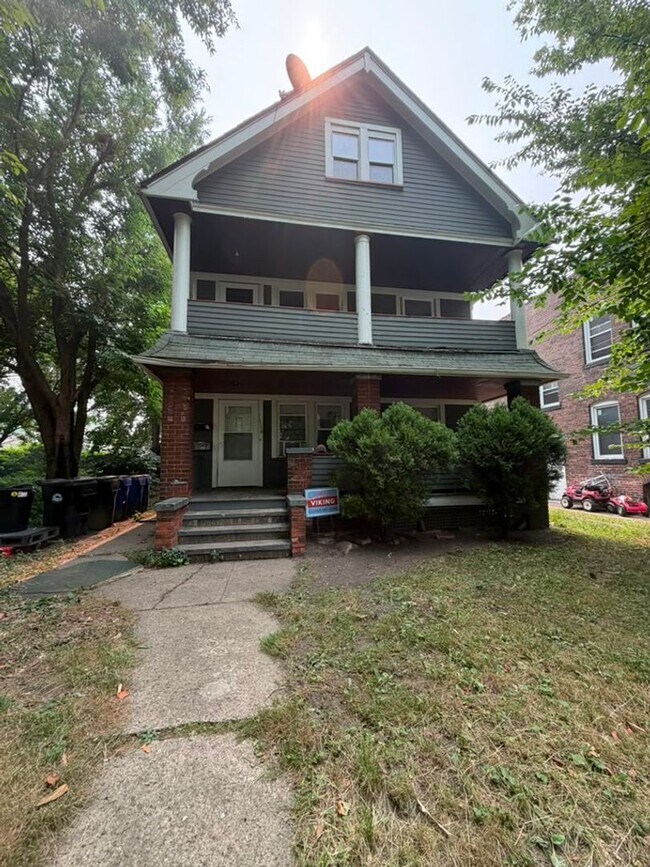 Building Photo - 1114 E 64th St
