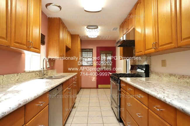 Building Photo - 703 S Citron St