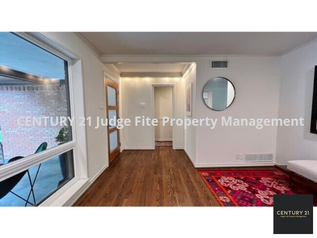 Building Photo - Updated Mid-Century Modern 3/2/2 For Rent!