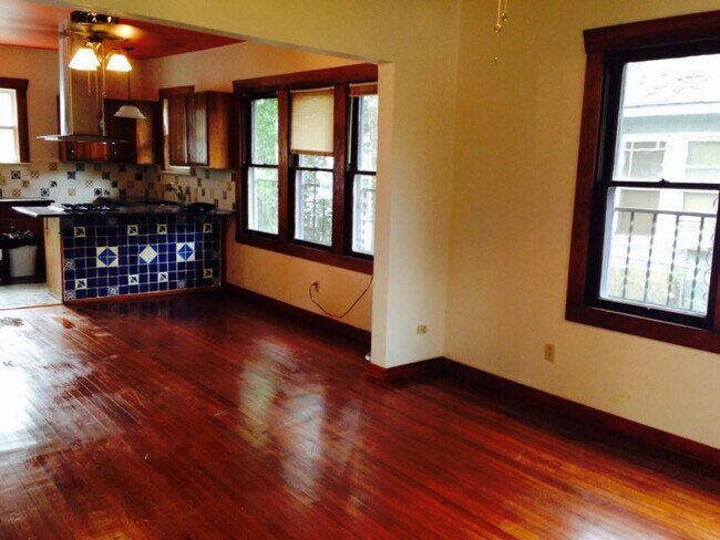 Foto del edificio - 1311 E 2nd St