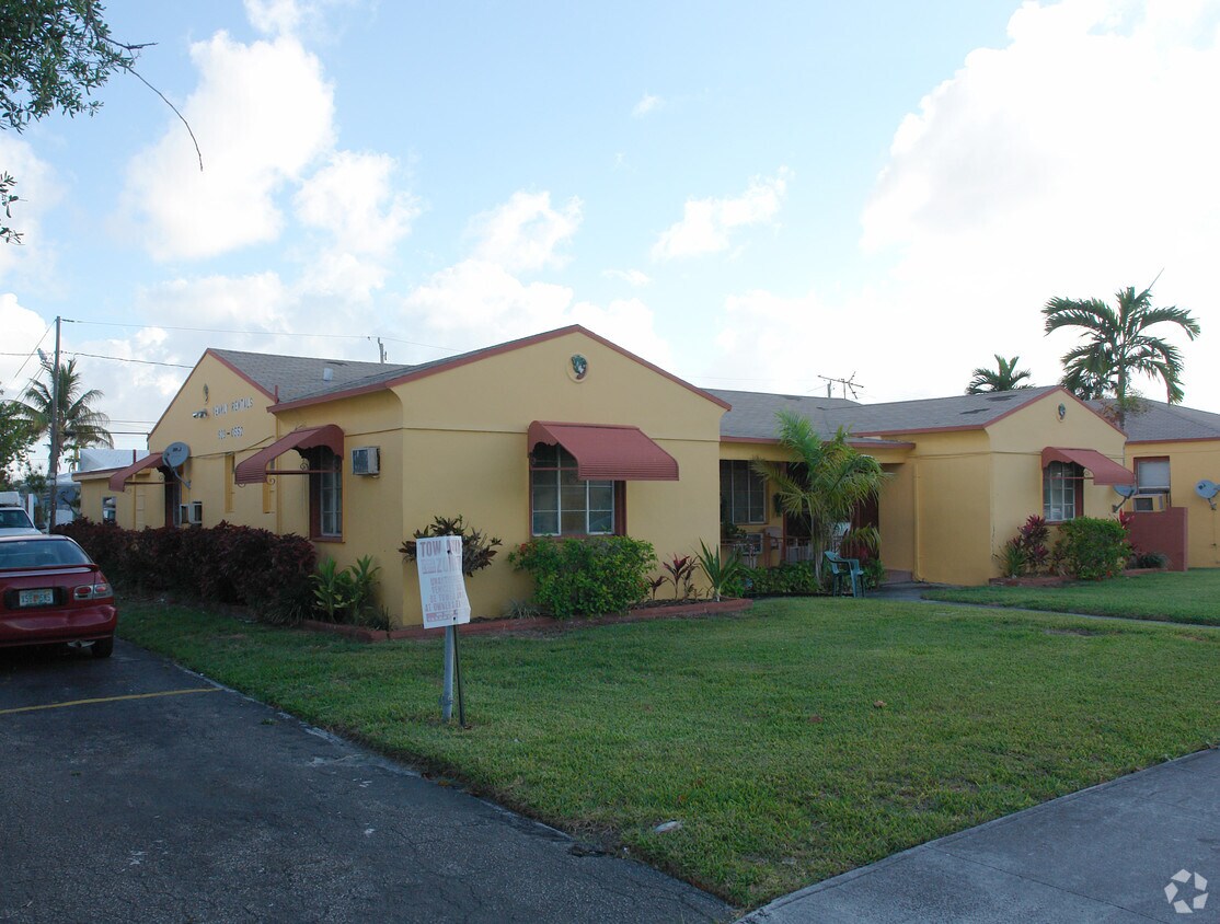 Building Photo - 1741 Moffett St