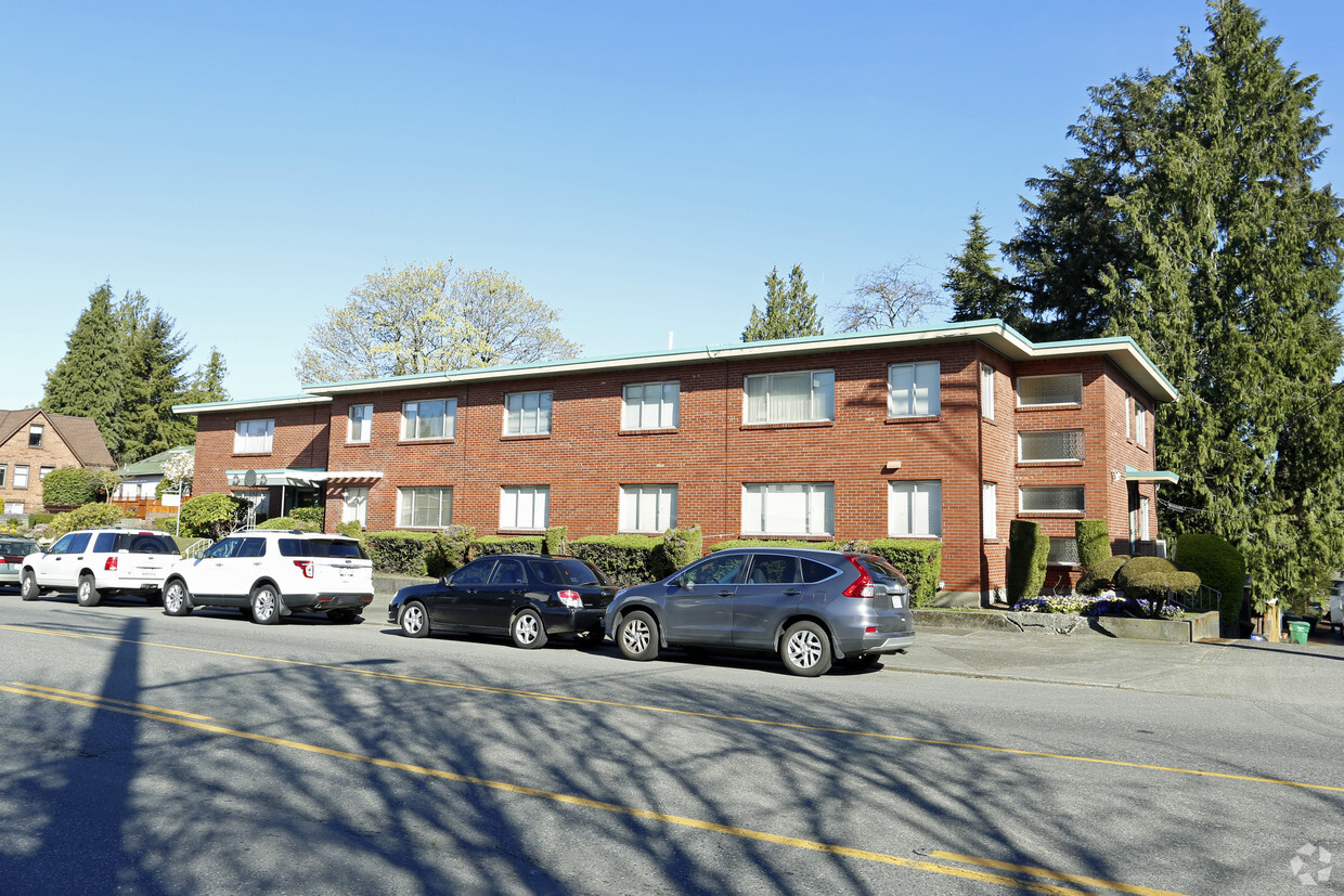 Foto del edificio - Admiral Crest Apartments