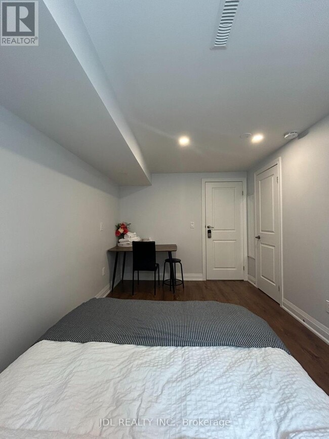 Building Photo - 973 Willowdale Ave