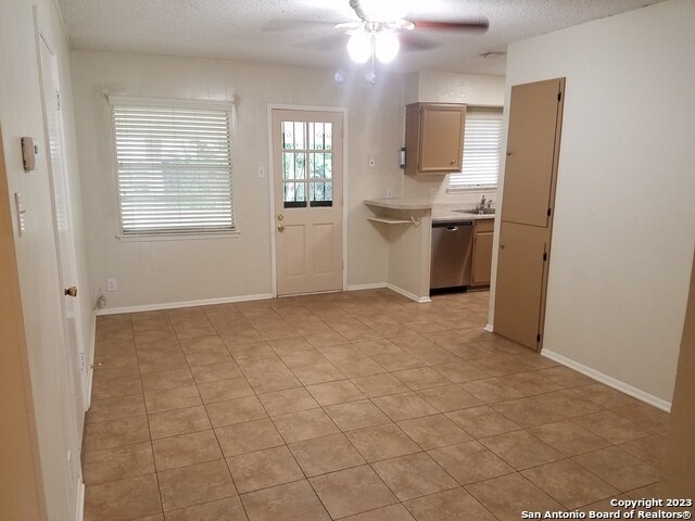 Foto del edificio - 5114 Casa Rica St