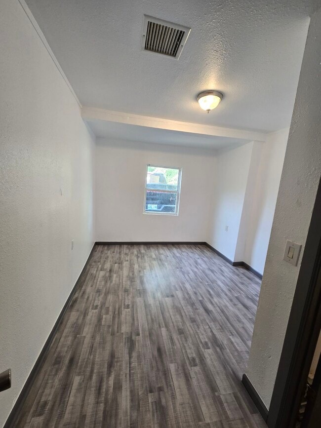 Foto del edificio - 1517 Mallard Dr