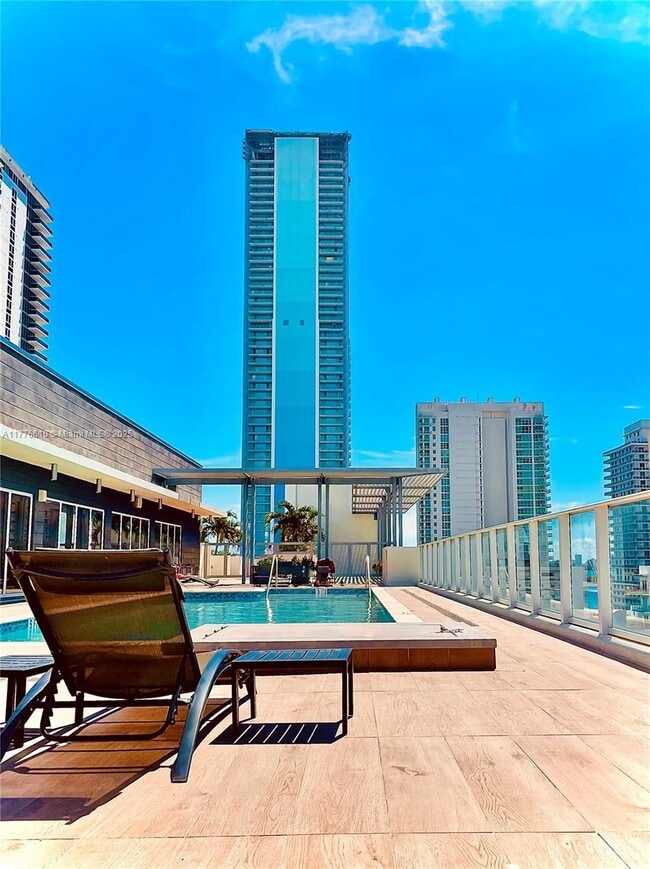 Foto del edificio - 321 NE 26th St