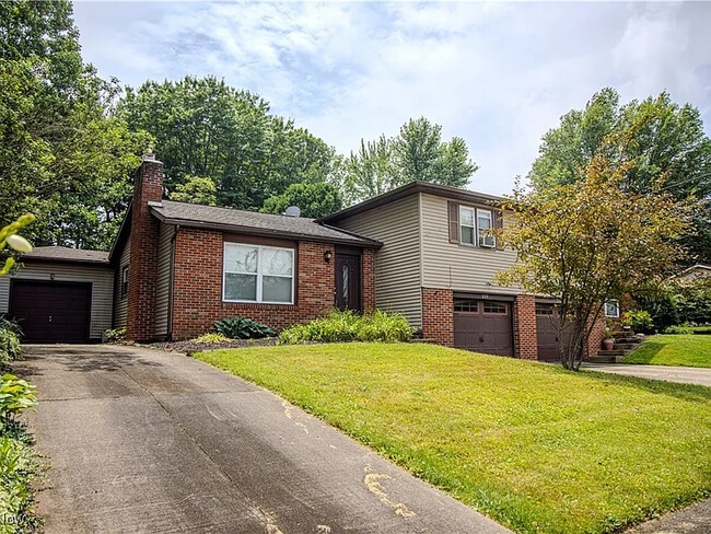 Building Photo - 824 Reno Dr