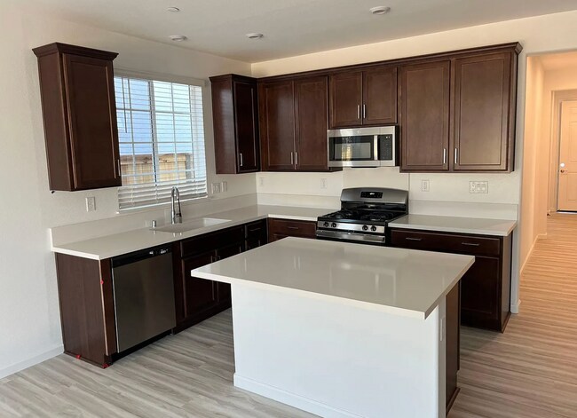 Building Photo - 4 Bed 3 Ba 2 Story 2 Car