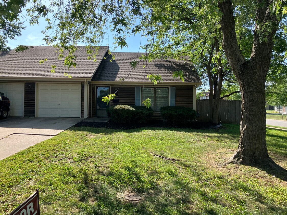 510 SE Bayberry Ln, Lees Summit, MO 64063 Townhome Rentals in Lees Summit MO